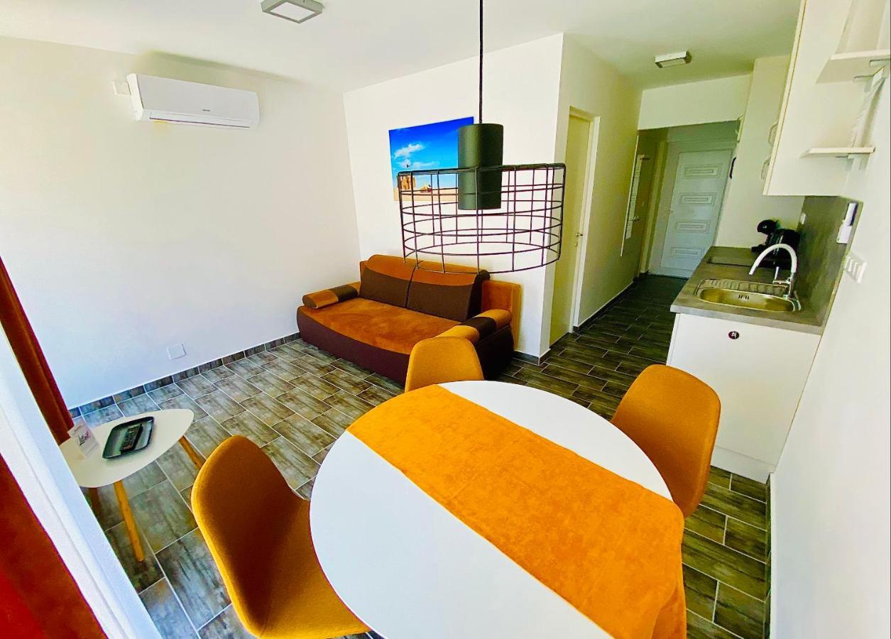 Lilac Apartman Балатонлеле Екстериор снимка